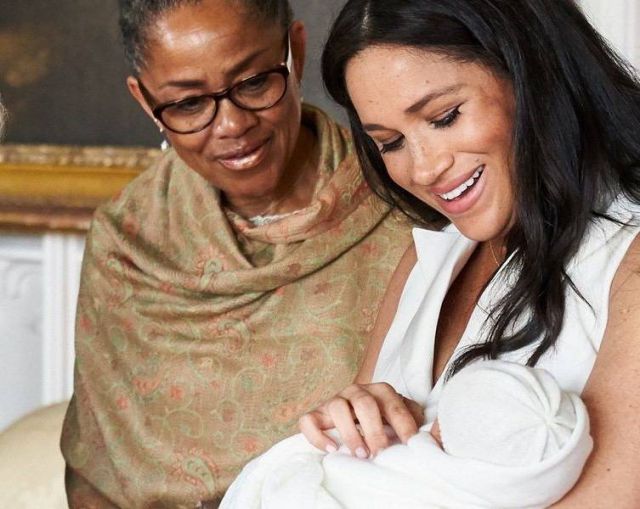 ميغان ماركل تمنع والدتها من الاقتراب من طفلها... وهذا ردّ الأخيرة