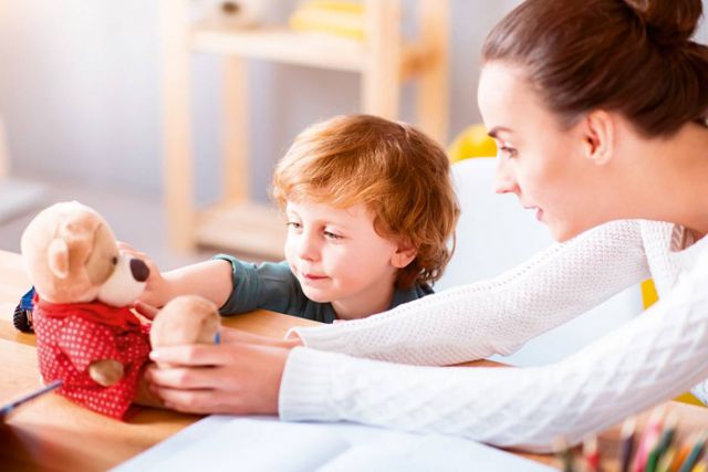 كيف تتواصلين مع طفلك بالشكل الأفضل؟