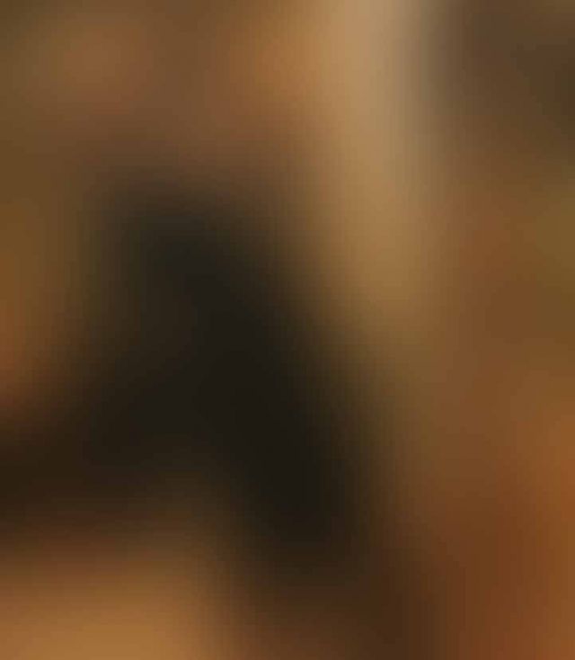 بالفيديو – فنانة خليجية تمتنع عن الظهور بسبب تورم وجهها بعد التجميل... 