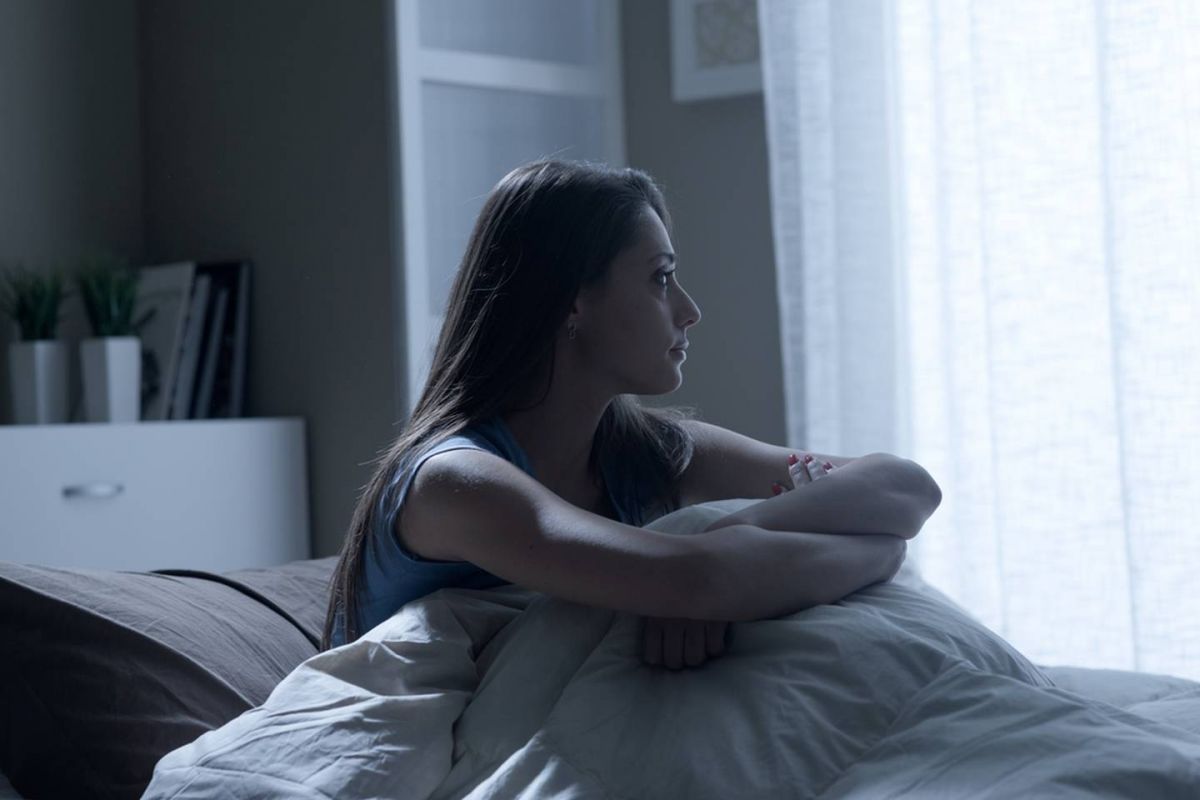 هل تعانين من الأرق؟ ألصقي لسانك بسقف حلقك لـ60 ثانية فقط