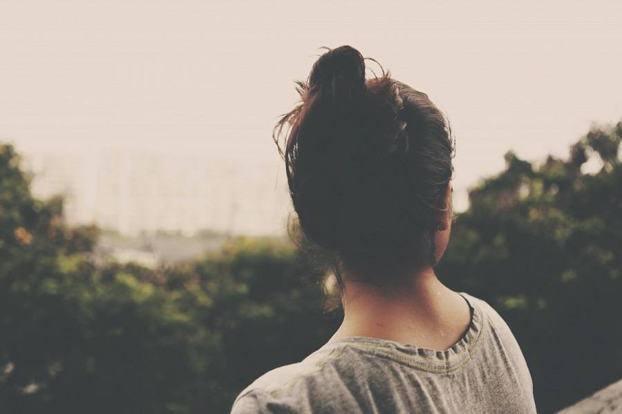 ممثلة شهيرة تنهار بعد نشر صور فاضحة لها... من هددها ولماذا قالت 