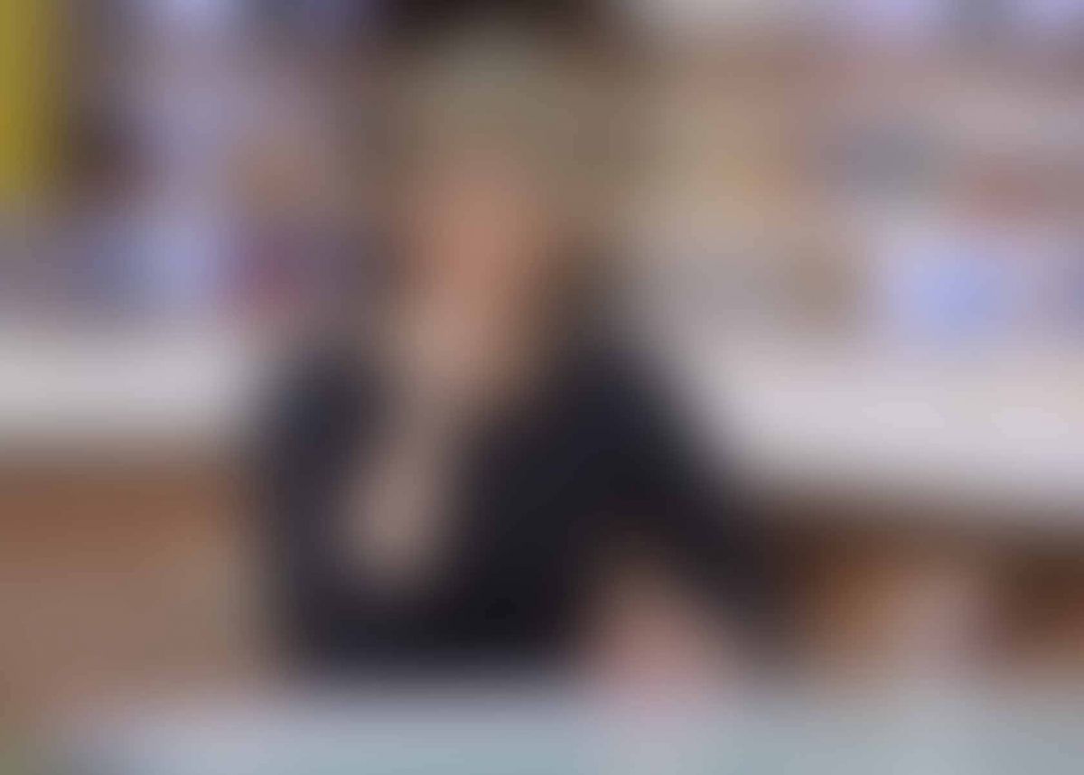 بالفيديو - مذيعة شهيرة تثير ضجة بحديثها عن ابنتها وحماتها: 