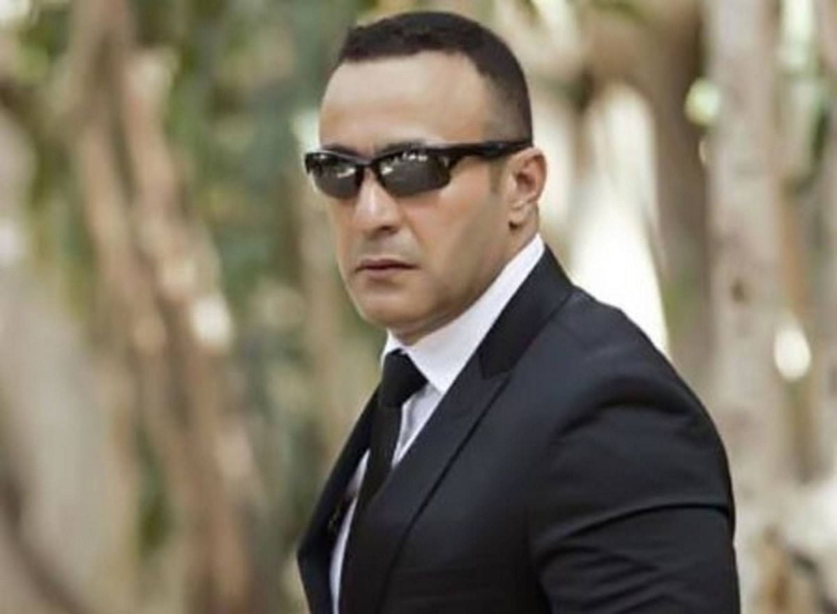 بالفيديو - أحمد السقا ينفعل على صحفي ويرد عليه بوصف قاس