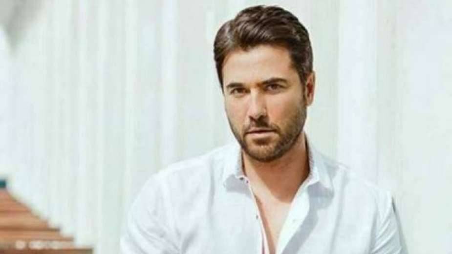 الموت يفجع أحمد عز والوفاة تكشف صلة قرابته بأحمد فهمي