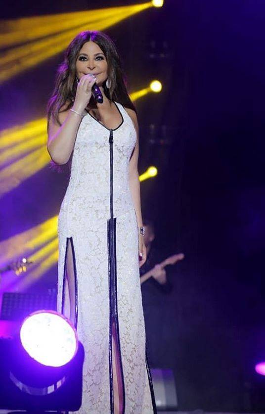 بالفيديو – ما الذي أغضب إليسا أثناء غنائها على المسرح؟ شاهدوا كيف انفعلت ومَن وبخت