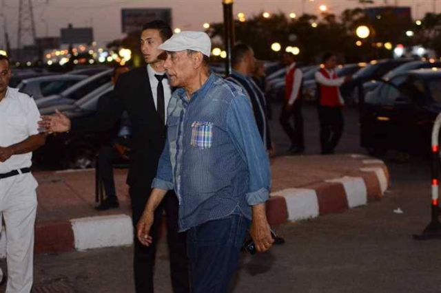 الحزن على وجه أحمد بدير في طريقه لعزاء