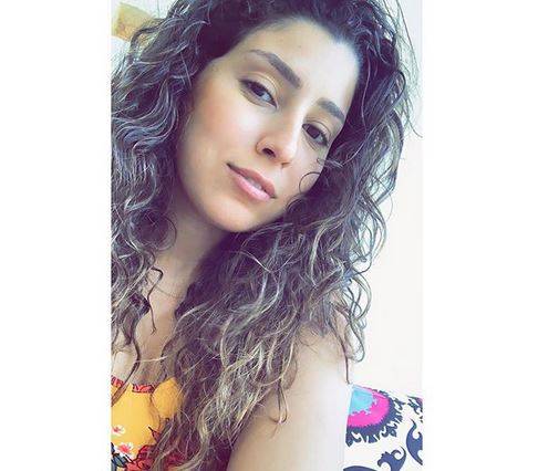 بالصور - أيتن عامر تستعرض رشاقتها ببنطال ضيق وممزق