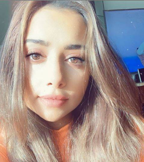 بالفيديو - تعلمي تطبيق المكياج على طريقة بلقيس.. لا تنسي هذه النصيحة