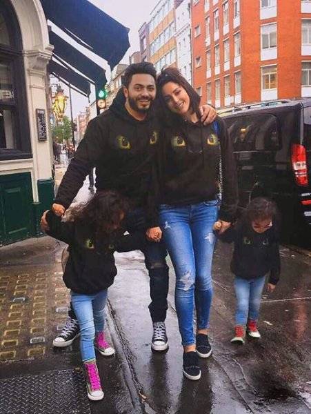 بالفيديو والصور - تامر حسني وزوجته يحتفلان بميلاد ابنتيهما بأجواء فخمة.. ديكور مميز وتجهيزات خاصة