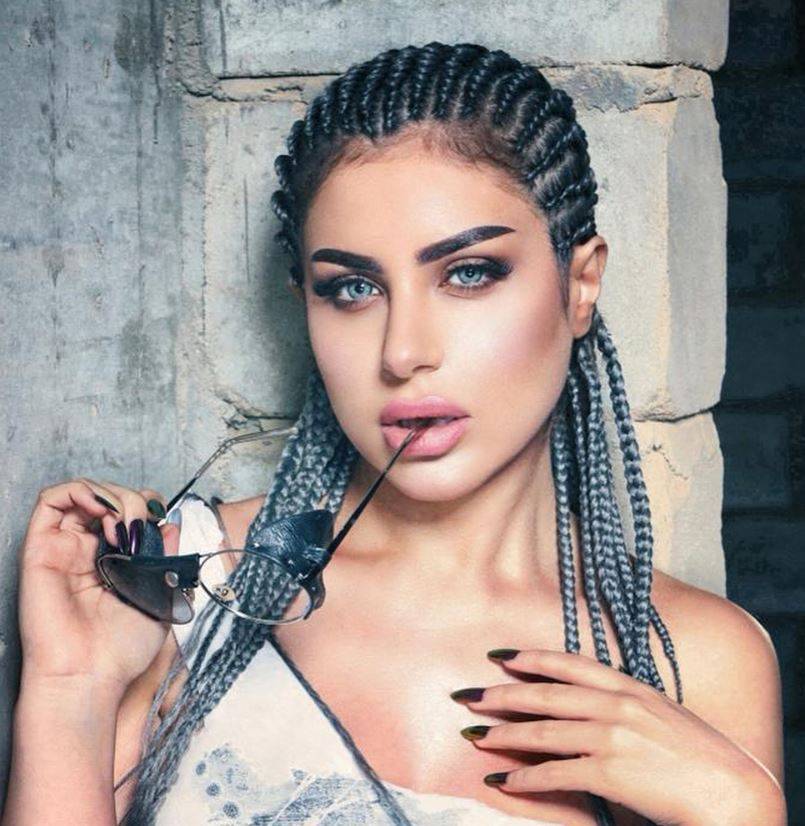 بالفيديو – حليمة بولند متنكرة في المطار... ما قصة أردافها والحشو والمخدة؟