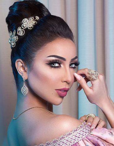 شقيقة دنيا بطمة تخطف الانظار منها بجمالها الطبيعي.. تعرفوا اليها