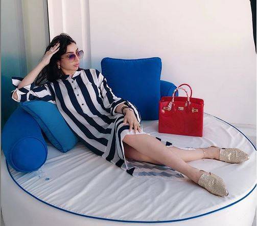 بالصور - دنيا بطمة تقع في الخطأ مرة جديدة.. من وصفت بـ