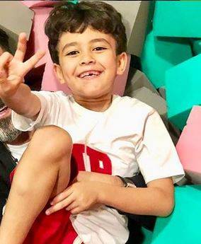 بالصور - خمنوا هذا الطفل من الشبه إبن أي نجم مصري