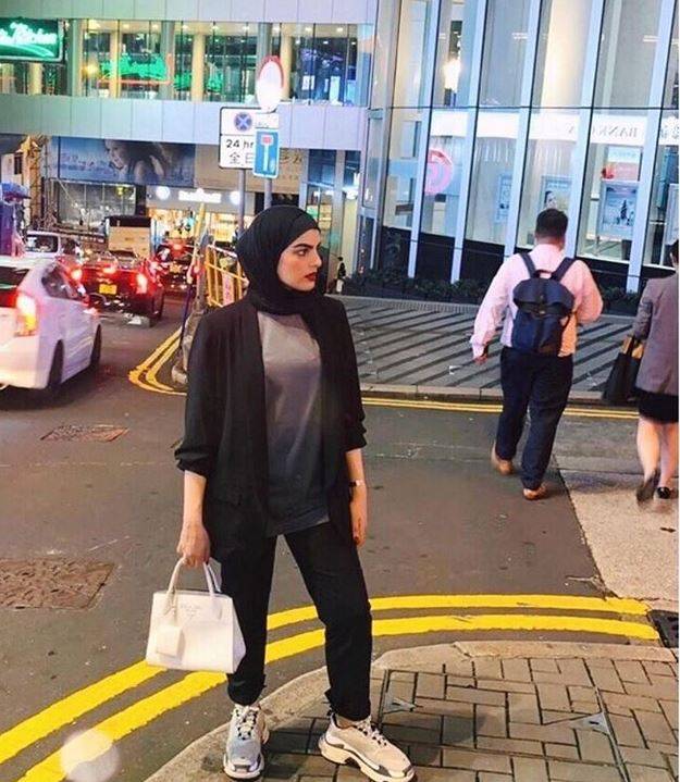 بالفيديو –انتقادات قاسية لسارة الودعاني بسبب حلق حاجبها... شاهدوا كيف فعلت ذلك