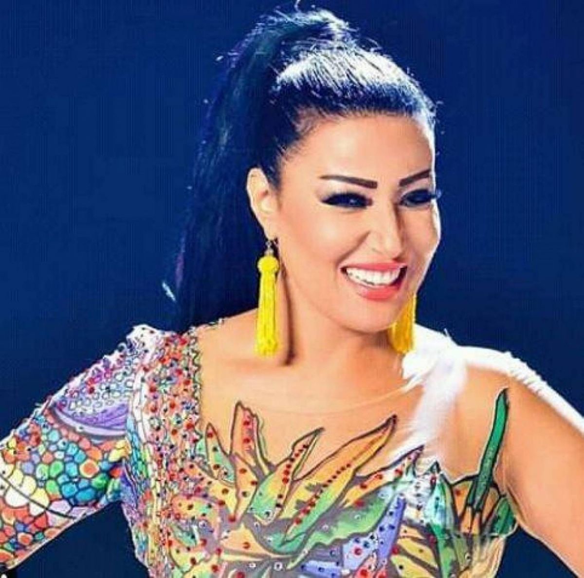 بالفيديو - سمية الخشاب تنجو من حادث مروع.. هل كادت سيارتها تنقلب بها؟