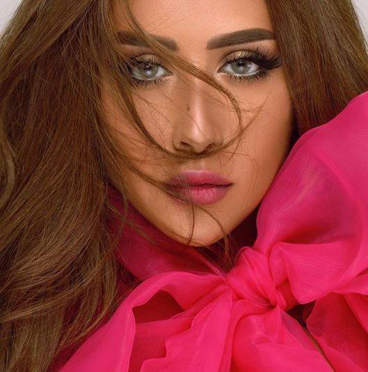 بالفيديو - مرة جديدة.. فرح الهادي تغير شكلها وتستعرض اللوك بحركات ملفتة