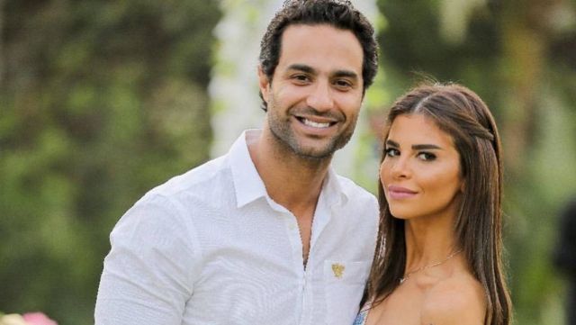 بالصور - كريم فهمي عن حمل زوجته: في السابع وننتظر قدوم المولود