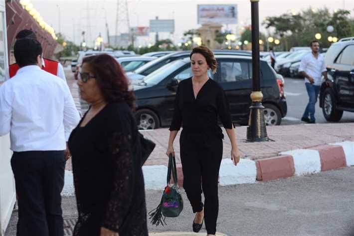الكشف عن سبب دمج قاعتي الرجال والسيدات في عزاء عزت أبو عوف!
