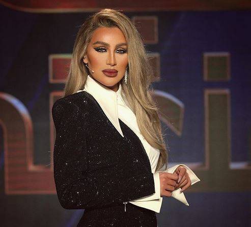 بالفيديو - مايا دياب تتعرض للانتقاد والتنمر بعد رقصتها بالهوت شورت في الشارع