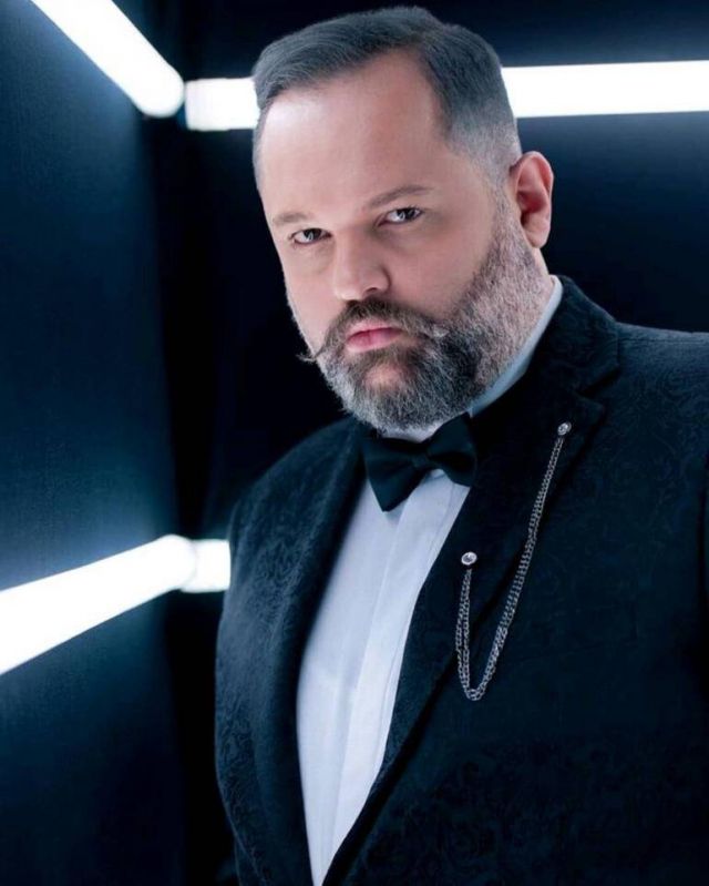 أزمة صحية لنجل محمود عبد العزيز.. والطبيب يحذره