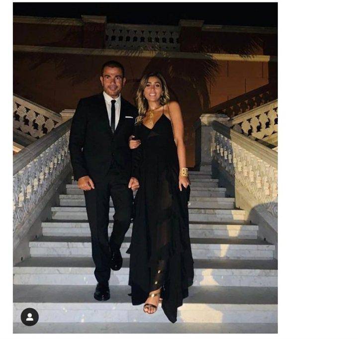 بالصور - تصرف غريب من دينا الشربيني يؤكد تواضعها وبساطة عمرو دياب