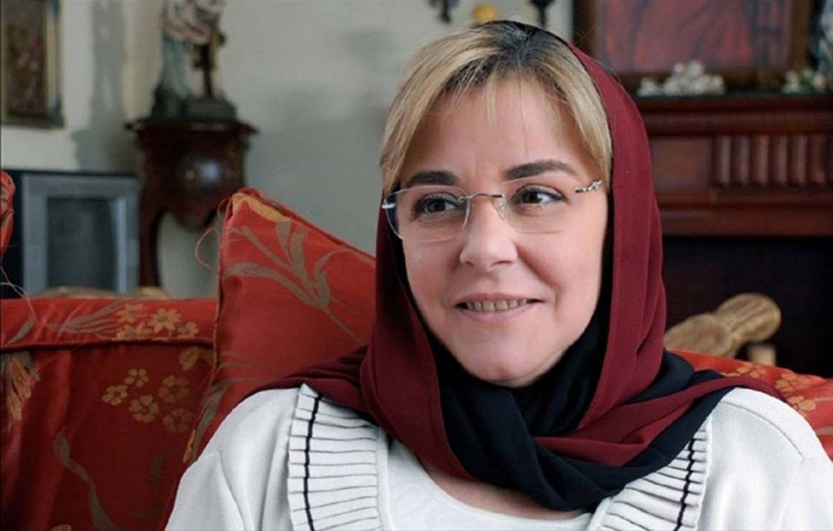 مها أبو عوف تؤدي مناسك العمرة عن شقيقها