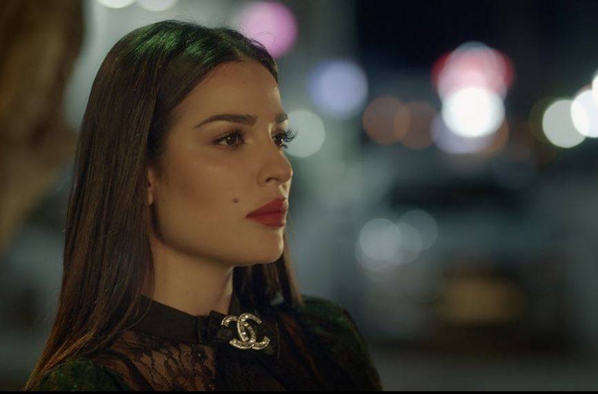 في صورة عن قرب – بشرة نادين نسيب نجيم تحدث ضجة كبرى... ما الذي ظهر عليها؟