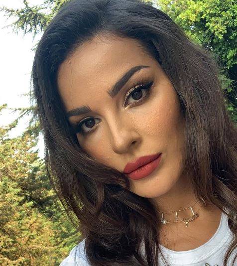 نادين نسيب نجيب بصورة عفوية مع طفليها.. هكذا تبدو بدون مكياج