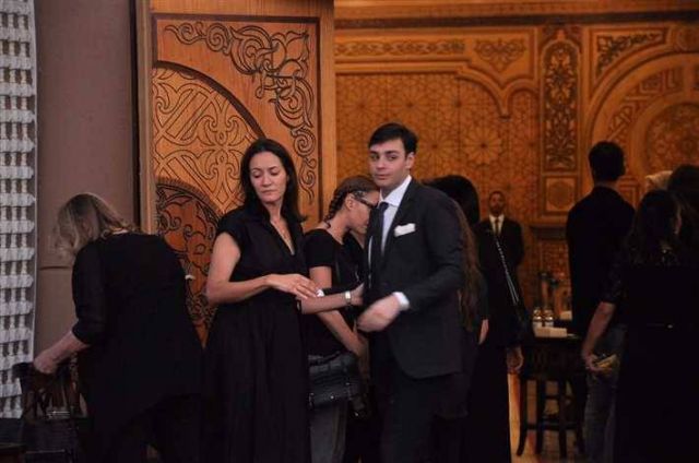 نجل مها أبو عوف يتلقى العزاء