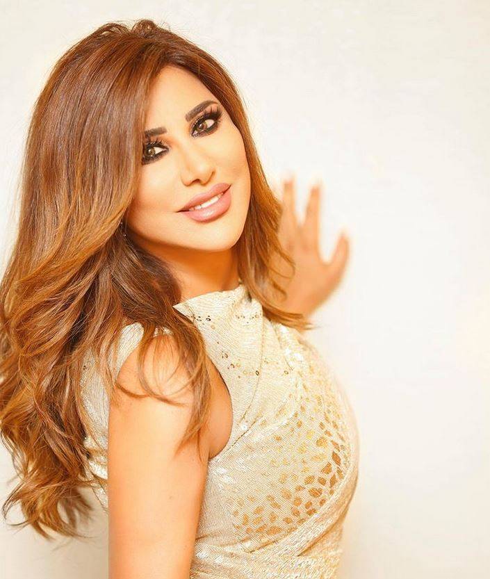 بالفيديو – ما الذي خافت منه نجوى كرم عند تناول الحلوى المغربية؟