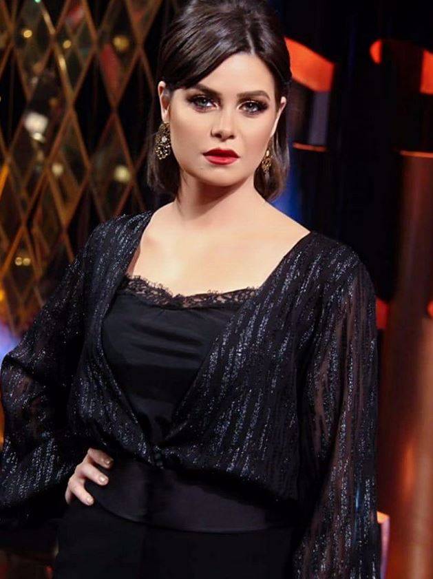 بالصورة – هكذا يبدو شكل يسرا اللوزي في أوقاتها الخاصة... بشرة غير صافية وشعر غير مسرح