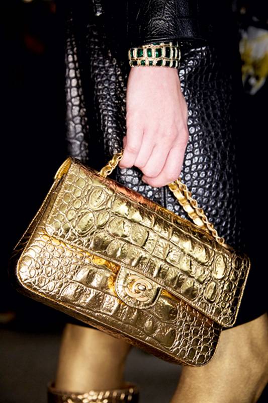 Métiers D’Art  2018/2019
الذهب يزين أكسسوارات 
CHANEL