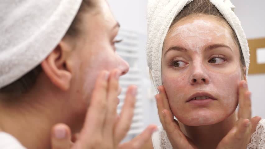 بوصفة الفازلين والافوكادو يمكن تخفيف تجاعيد الوجه واليدين... وهذه الطريقة