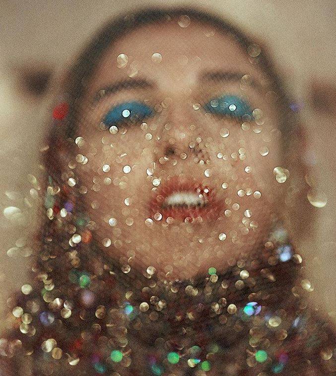 بالصورة – ممثلة مصرية تصدم الجميع بجرأة قميصها... ماذا كشف؟