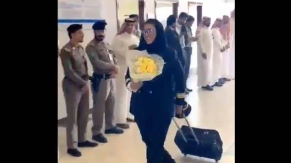 بالفيديو - لحظة وصول أول امرأة سعودية تقود طائرة إلى مطار حائل
