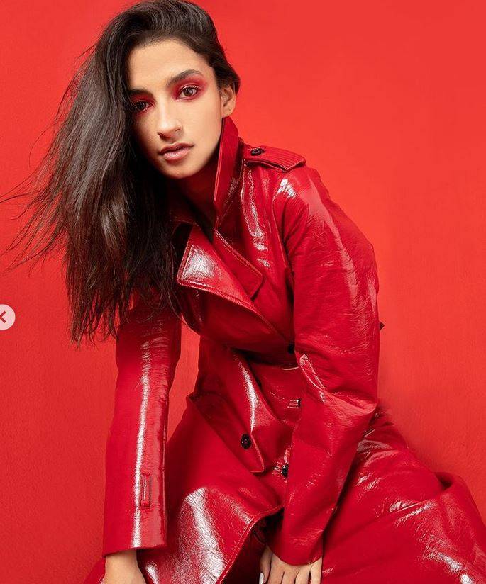 بالصورة – إبنة هذه الممثلة المصرية تشعل المواقع بملابس جريئة وماكياج غريب... لم ترث رزانة والدتها