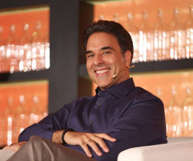 مازن حايك يرد على وزير السياحة اللبناني ويدعم نانسي عجرم