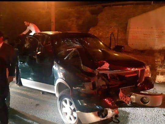 بالصور - نجاة فنان لبناني من حادث سير مروّع في بلد عربي