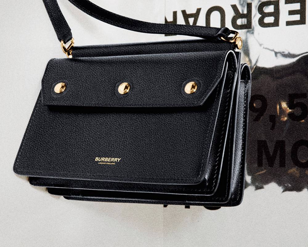Burberry
حقيبة
mini Title bag