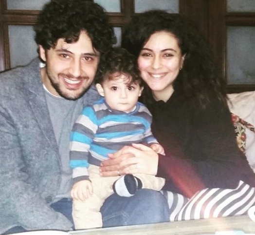 حازم زيدان ونهى عابدين وابنهما