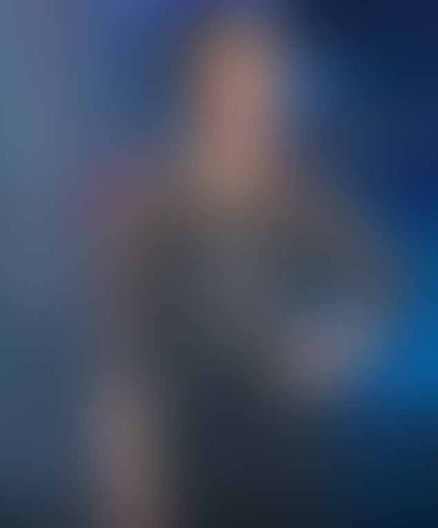 فنانة شهيرة تتشاجر مع فتاة على 