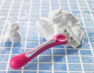 معجون الحلاقة للقدمين؟ إليك طريقة استخدامه لمحاربة خشونة بشرتهما