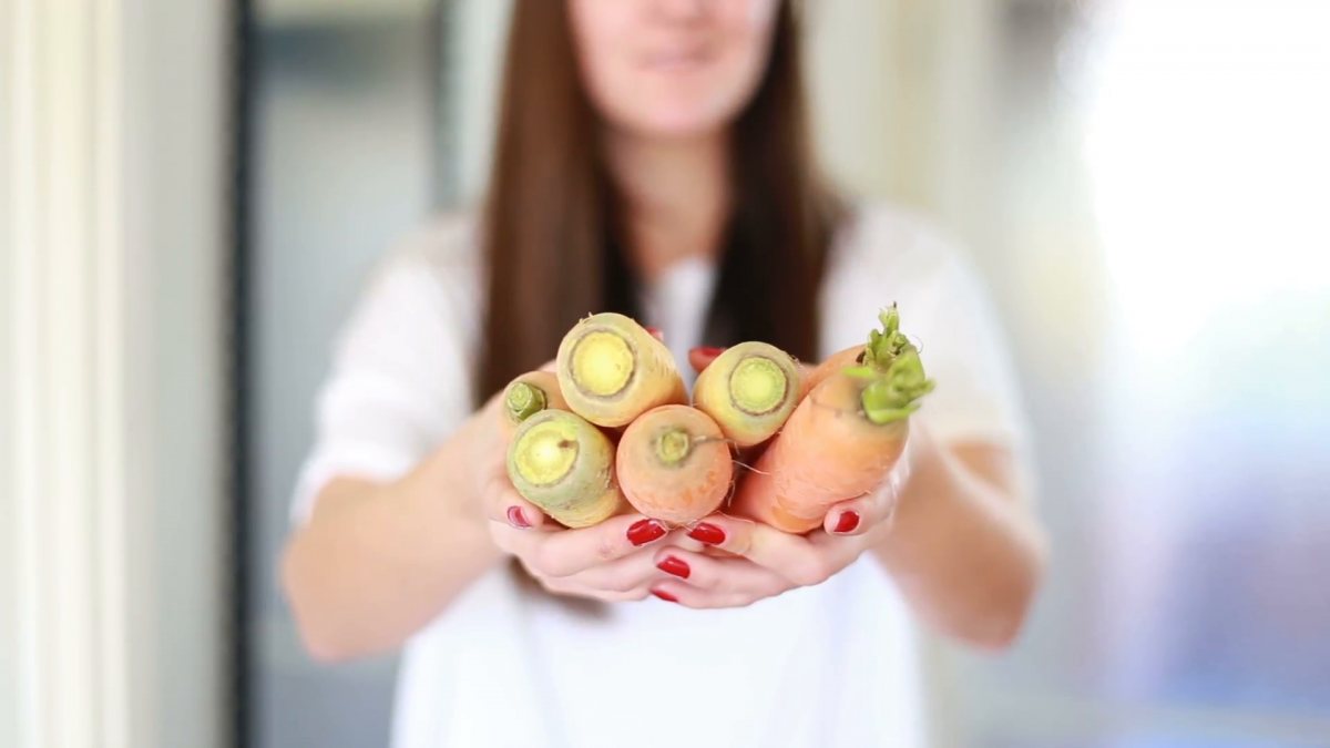 هذه وصفة الجزر التي تخلص بشرتك من إزعاج السيلوليت