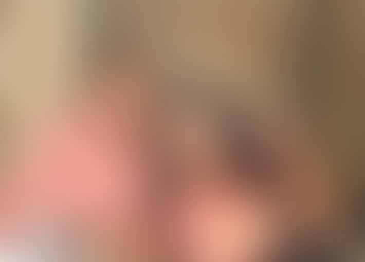 هجوم وشتائم بين نجمة مصرية وزوجها المخرج: ظلمني وهددني وطلقني في الغربة