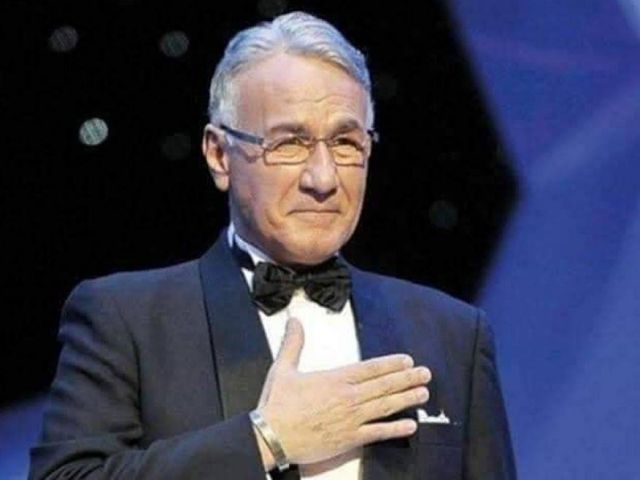 بالفيديو – فنان مصري ينهار على الهواء بسبب وفاة عزت ابو عوف... شاهدوا ما حدث