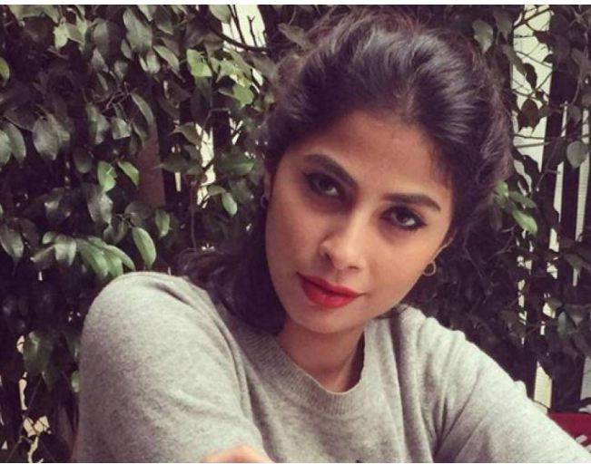 بالصور - روبي تثير ضجة بإطلالتها على البحر.. هكذا تبدو بدون مكياج