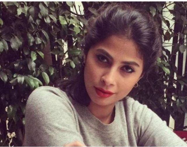 بالصور - روبي تثير ضجة بإطلالتها على البحر.. هكذا تبدو بدون مكياج