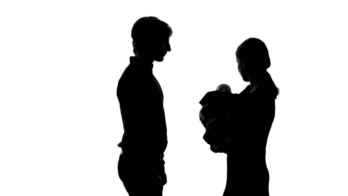 صدم لأن زوجته أنجبت طفلة... وما فعله بالرضيعة بعد وضعها في كيس بلاستيكي مروع