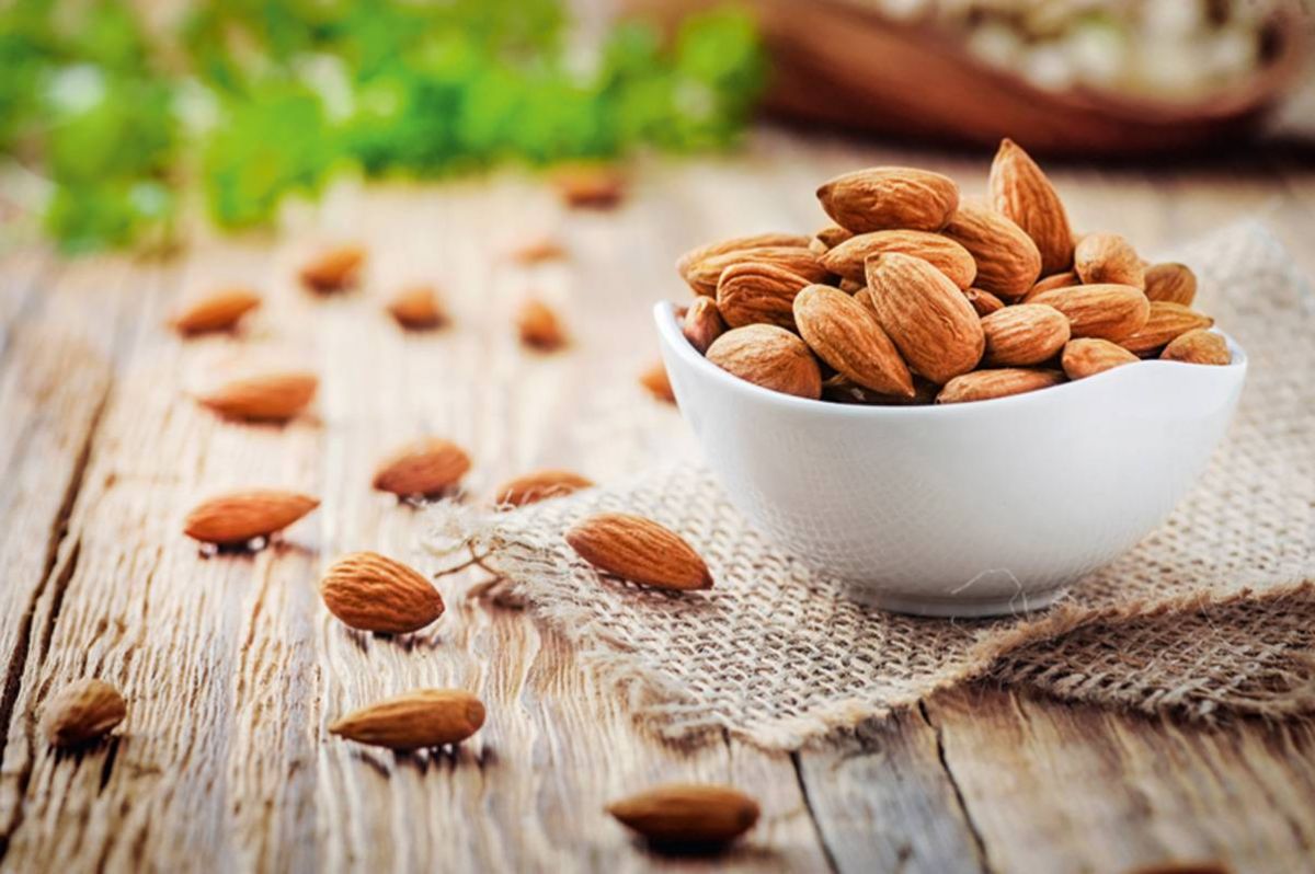 6 فوائد للوز