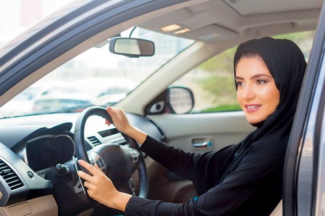 عامٌ على الحلم الذي تحوّل إلى حقيقة...
محطات بارزة في قرار قيادة المرأة السعودية للسيارة